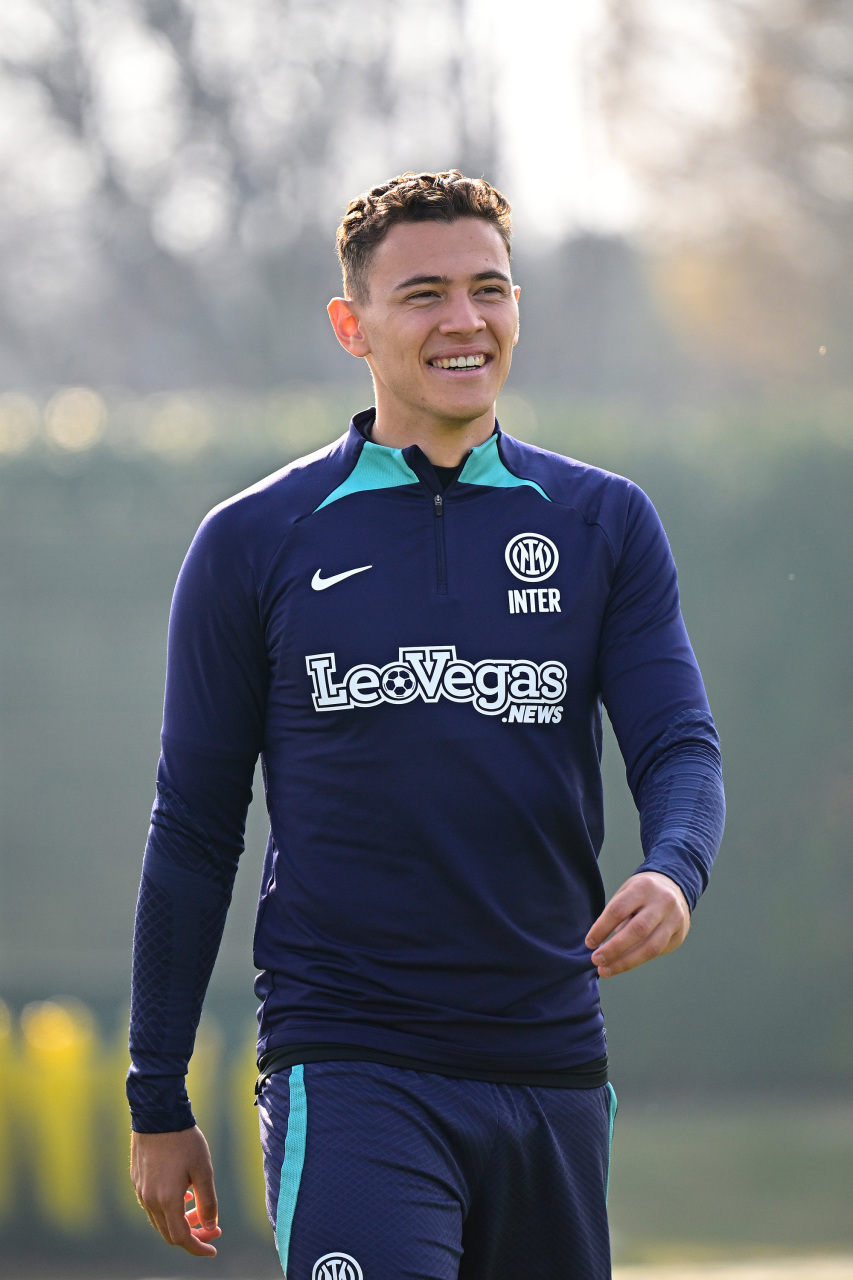 IHZWN, 卖出的对象