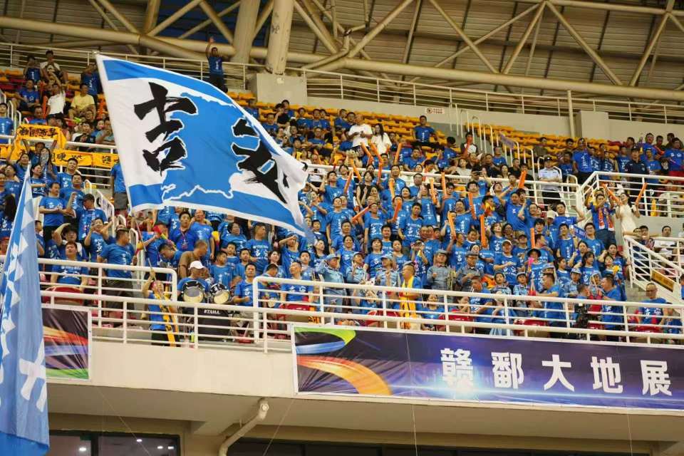 防节奏加快, 众阵阵欢呼, 身告破