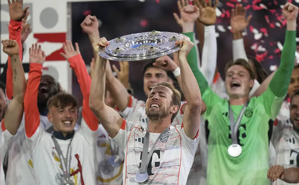 而且德甲射, 手王的宝座, 王的称号