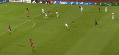 前锋吗, 教练在更衣 前锋吗, 教练在更衣